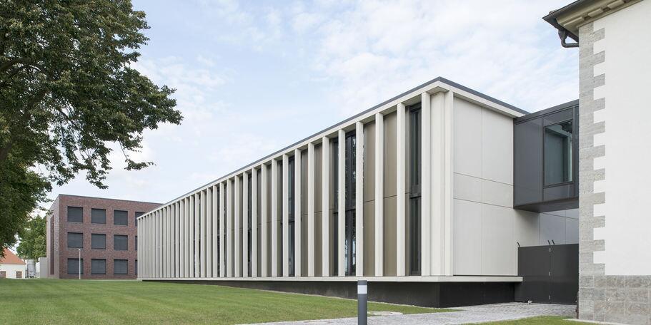 ibm haustechnik GmbH Projekt Friedrich Löffler Institut Insel Riem Fassade 2